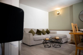 Spacious Stylish 4BR Home, Free Parking, WiFi, Garden, Headington-Oxford